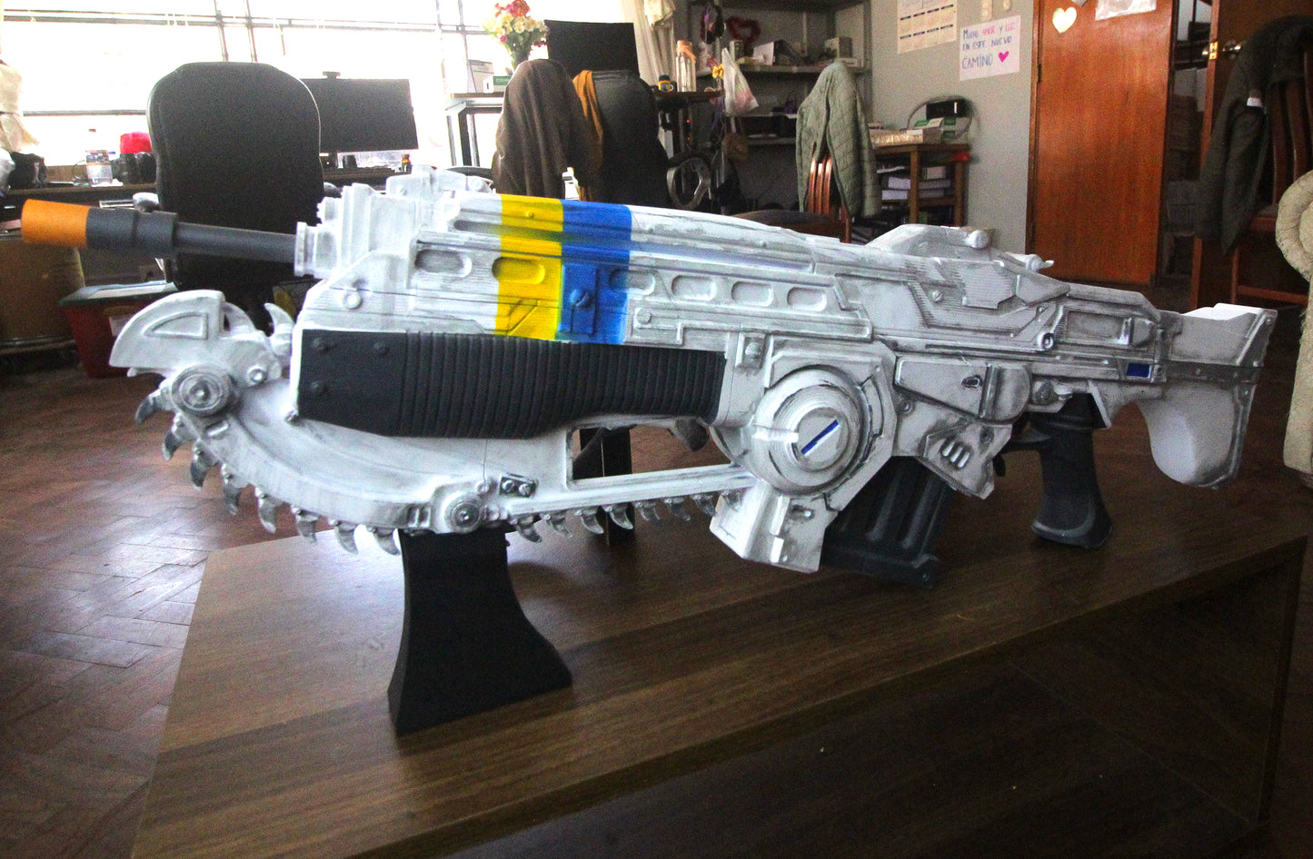 Gears of War Lancer white