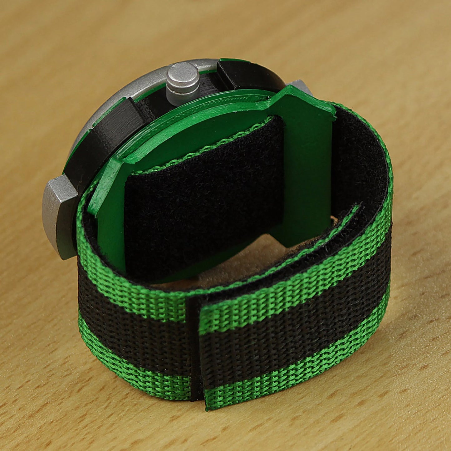 Alien Watch - green - black - red